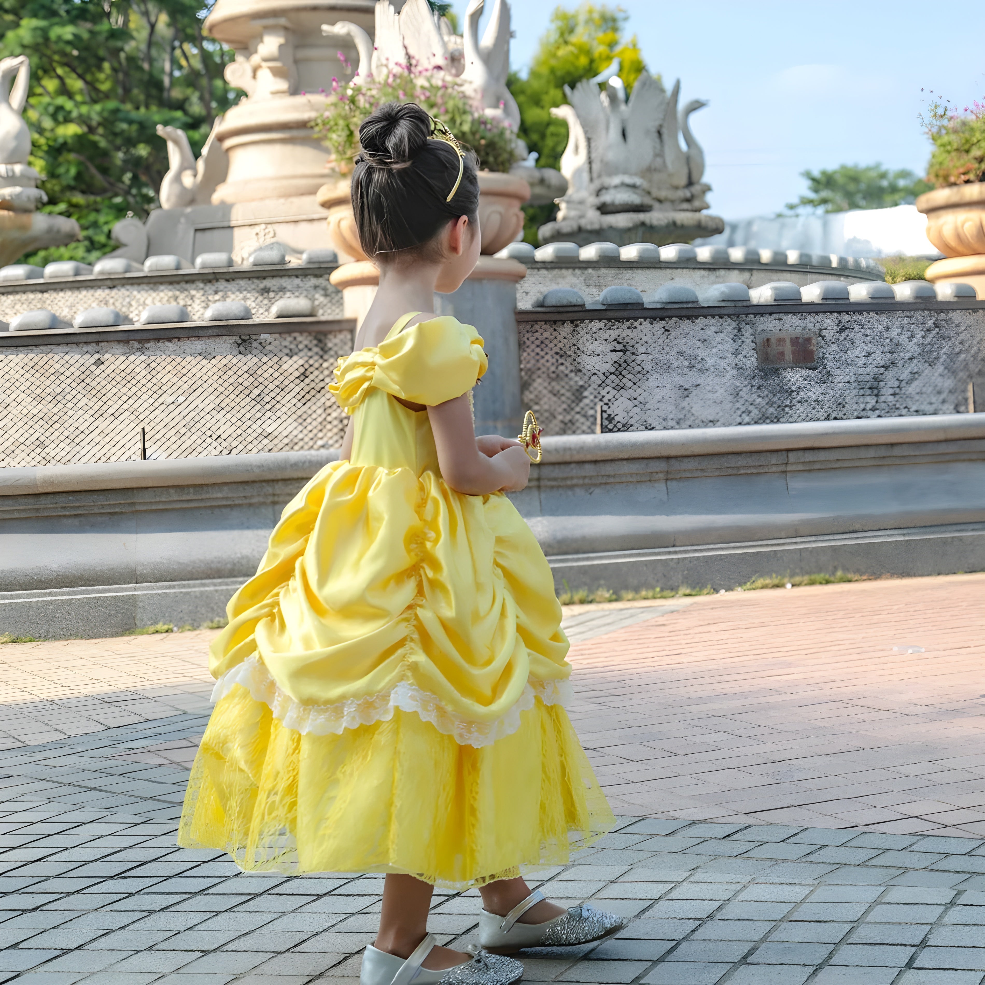 Bezauberndes Prinzessinnenkleid für Kinder – mit Tiara und Zauberstab